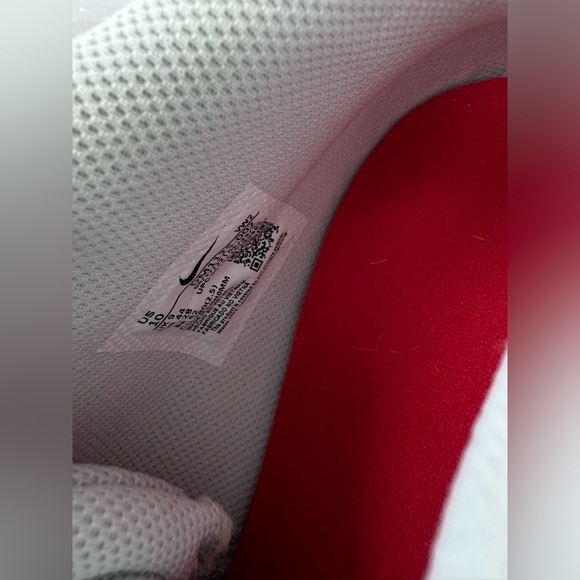 Nike Kyrie Flytrap 6 Basketball
Shoes - Picture 10 of 10